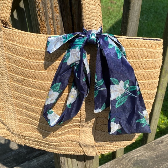 Draper James woven wicker bag inner zip pocket blue lining with scarf accent tie - Picture 3 of 9